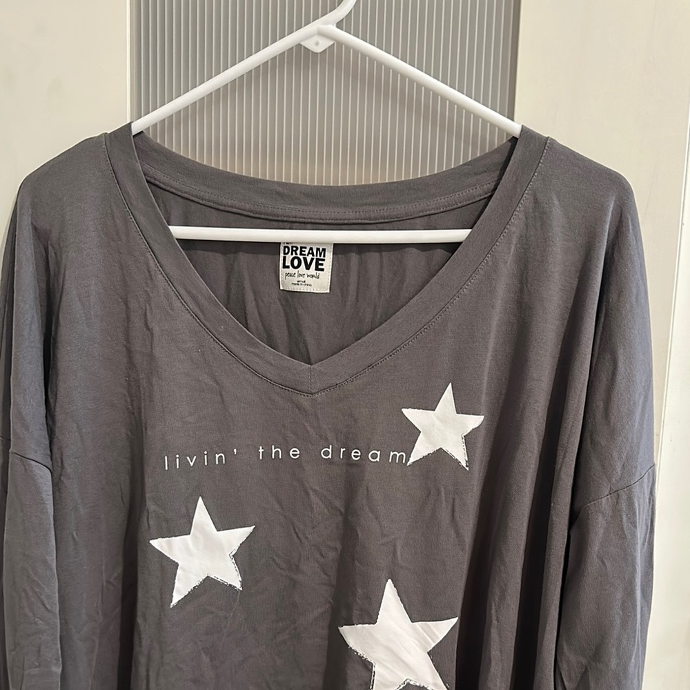 Peace Love World grey Shirt with White Stars - Picture 2 of 3
